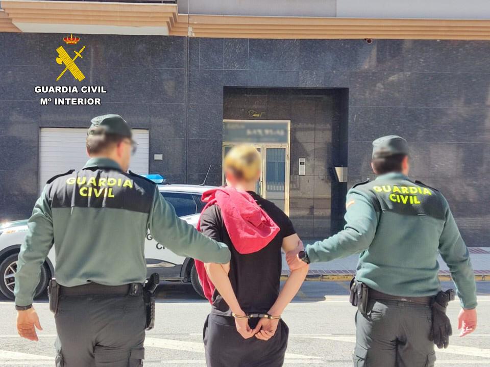La Guardia Civil detiene a dos personas por robo en viviendas de Sax