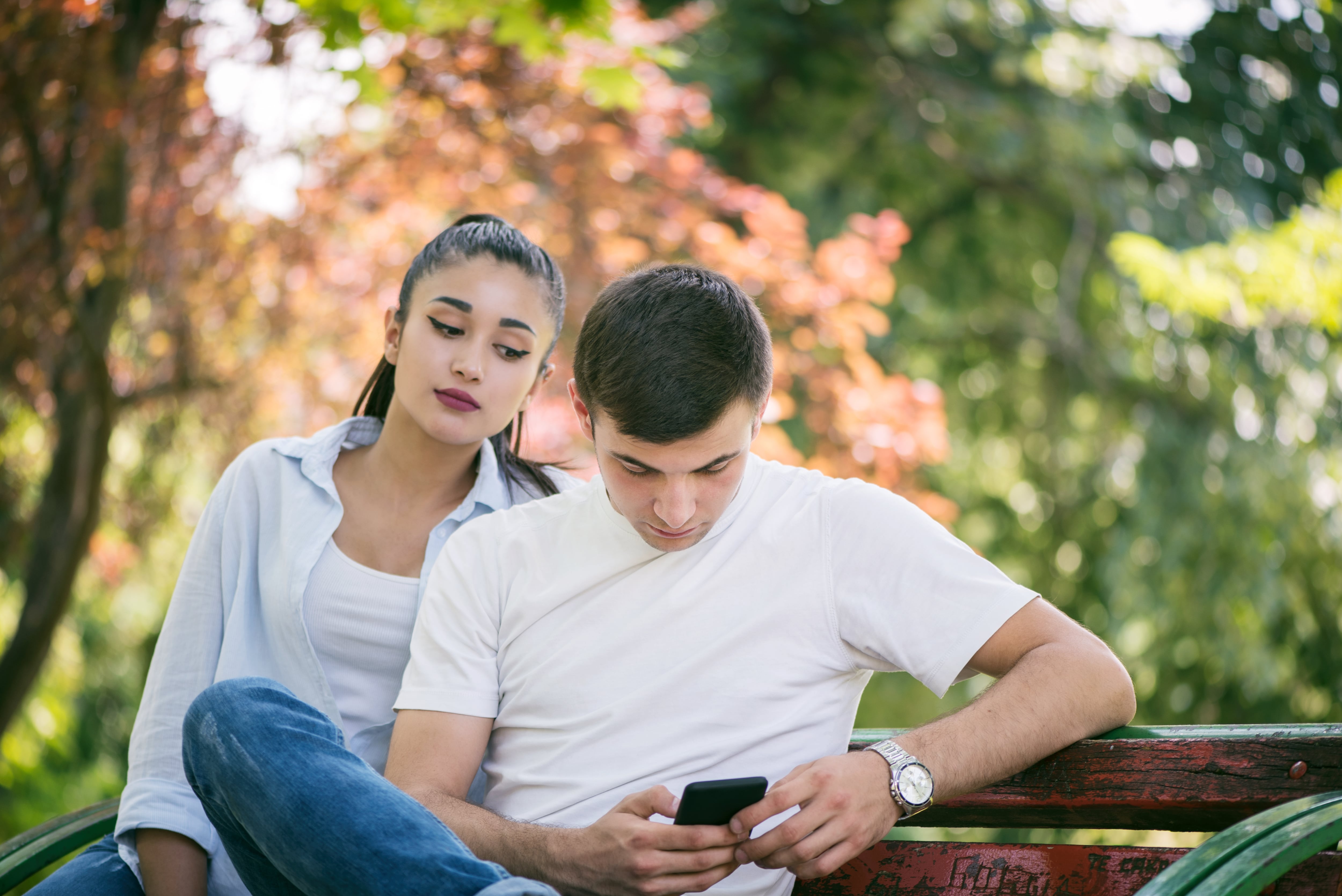 Los celos en la pareja también se manifiestan con el control en las nuevas tecnologías.