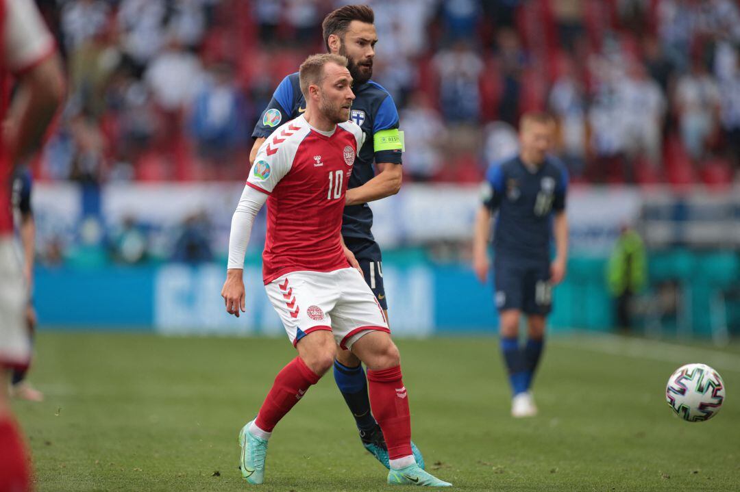 Eriksen, durante el partido contra Finlandia.