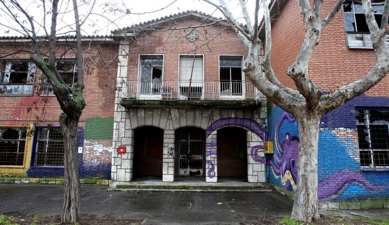 Fachada del antiguo colegio San Juan de la Cruz