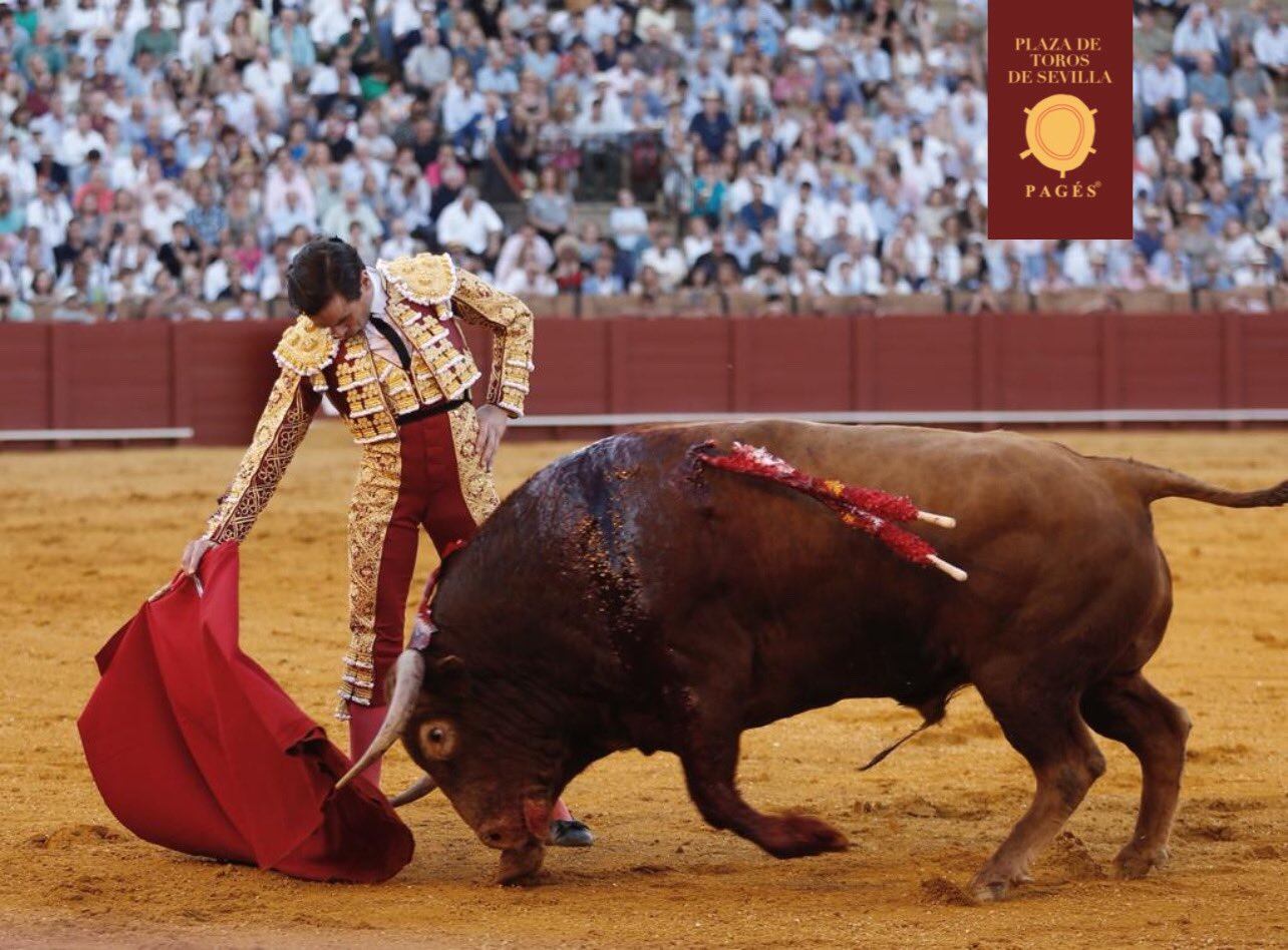 Juan Ortega en un derechazo al quinto de la tarde