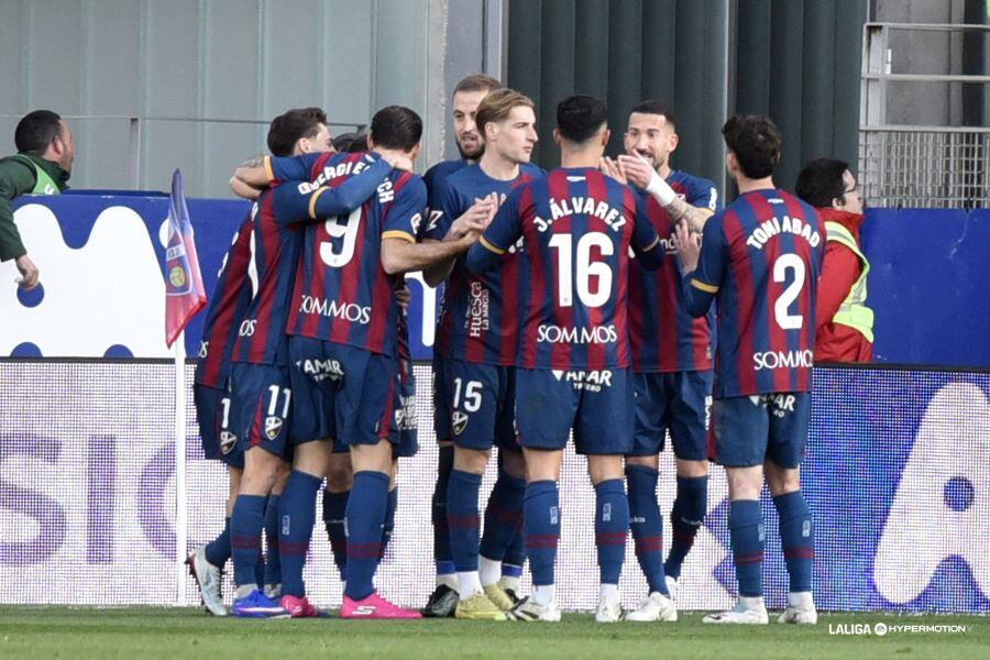 El Huesca celebra la victoria ante el Ceuta