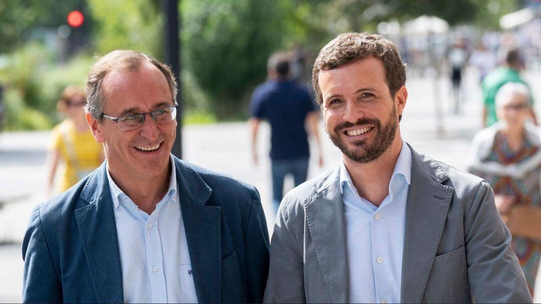 Alfonso Alonso con el presidente del PP, Pablo Casado en una imagen de archivo