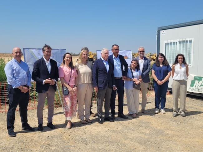 Foto de familia en la visita a las obras de la plataforma de Ponentia en Tamarite de Litera. Foto: DGA