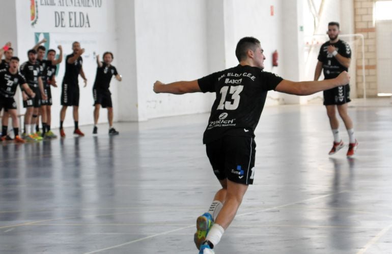 Germán Bastán celebra el gol número 20 de su equipo