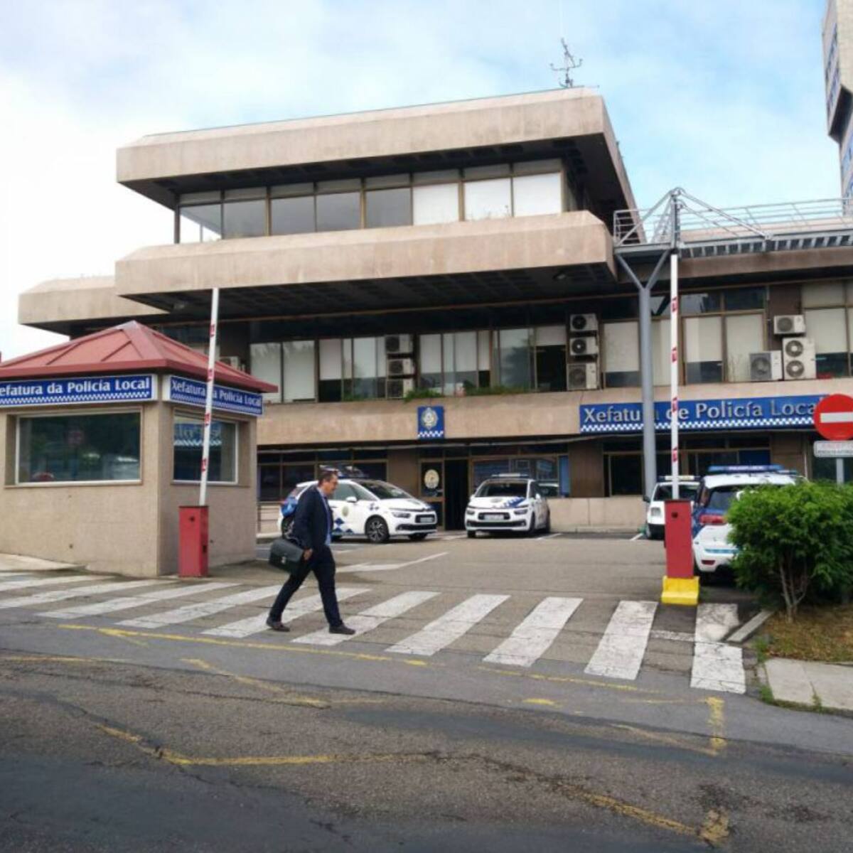 Denunciado un sexagenario que circulaba bajo los efectos del alcohol y golpeó un coche estacionado