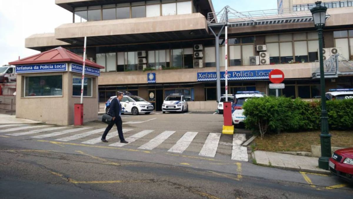Detenido en Vigo por circular sin carnet y con una rueda pinchada
