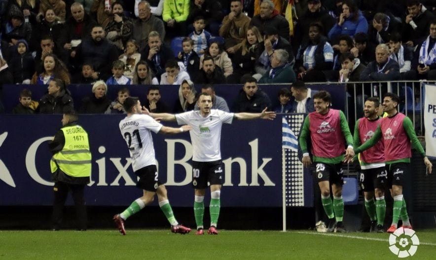 Íñigo Vicente festeja su gol ante el Málaga