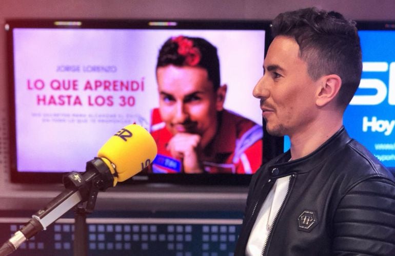 Jorge Lorenzo, piloto de Moto GP, en los estudios de la Cadena SER.