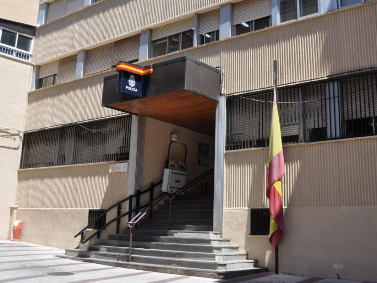 Le detienen por forcejear y robar a una anciana en su vivienda en Puertollano