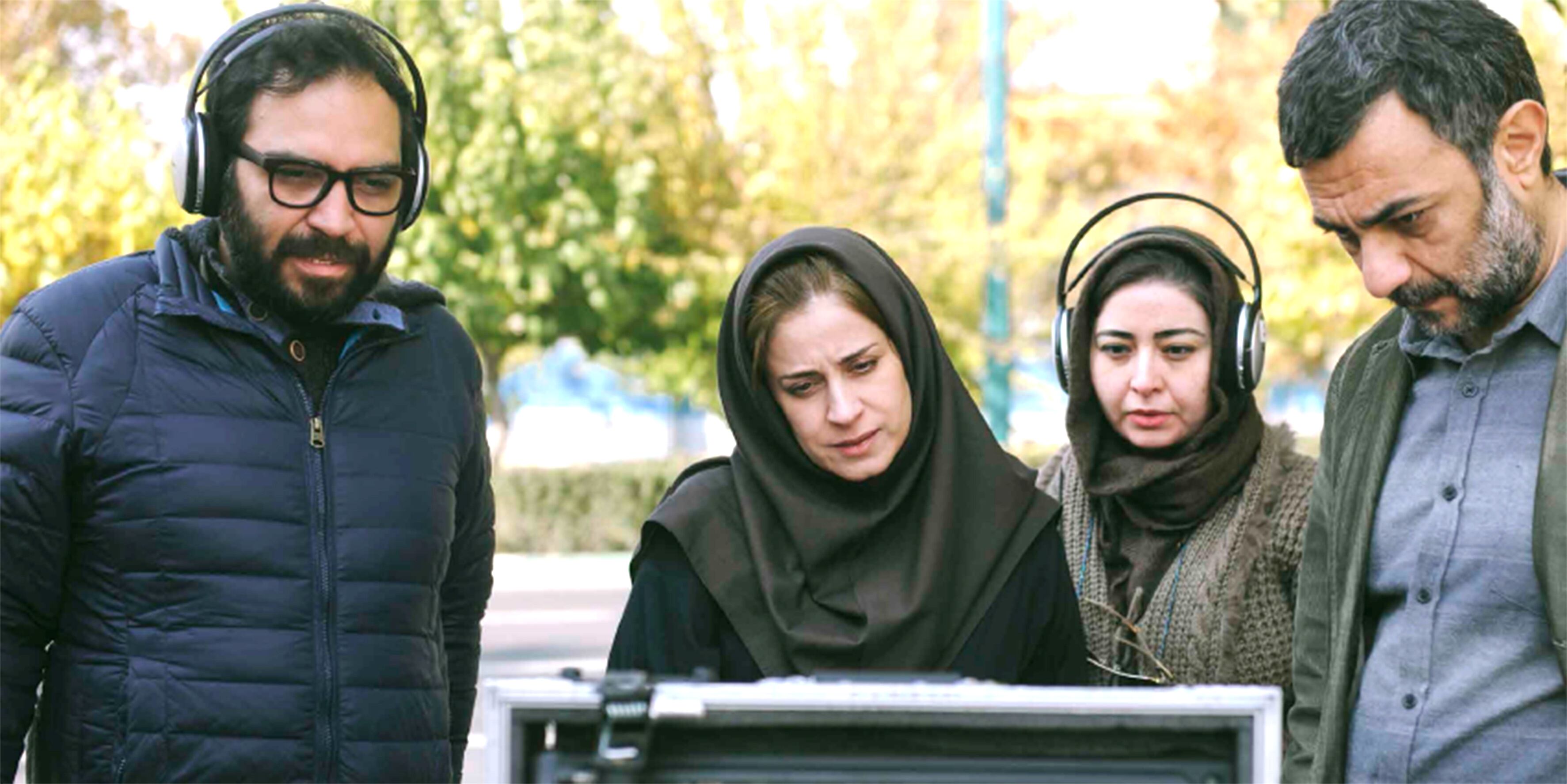 Maryam Moghadam y el realizador Behtash Sanaeeha, durante el rodaje de 'El perdón' / SURTSEY FILMS