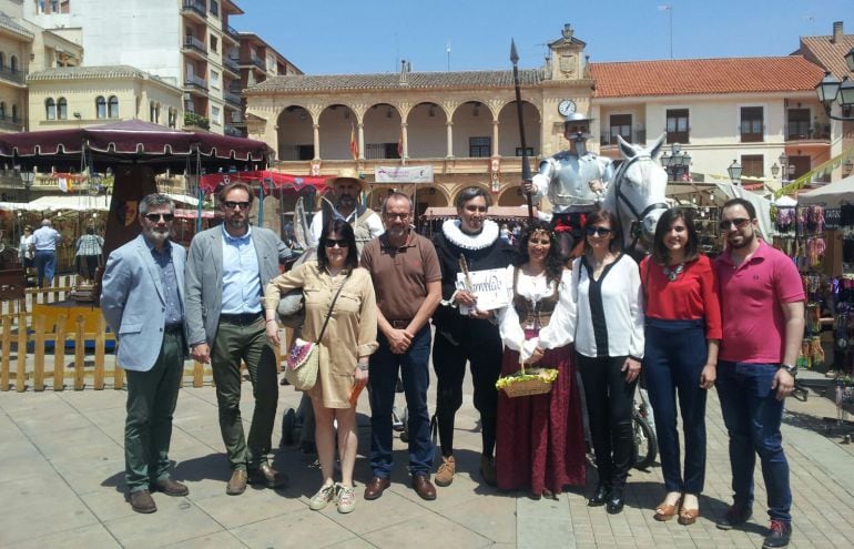 El alcalde de Villarrobledo con algunos concejales en el Mercado