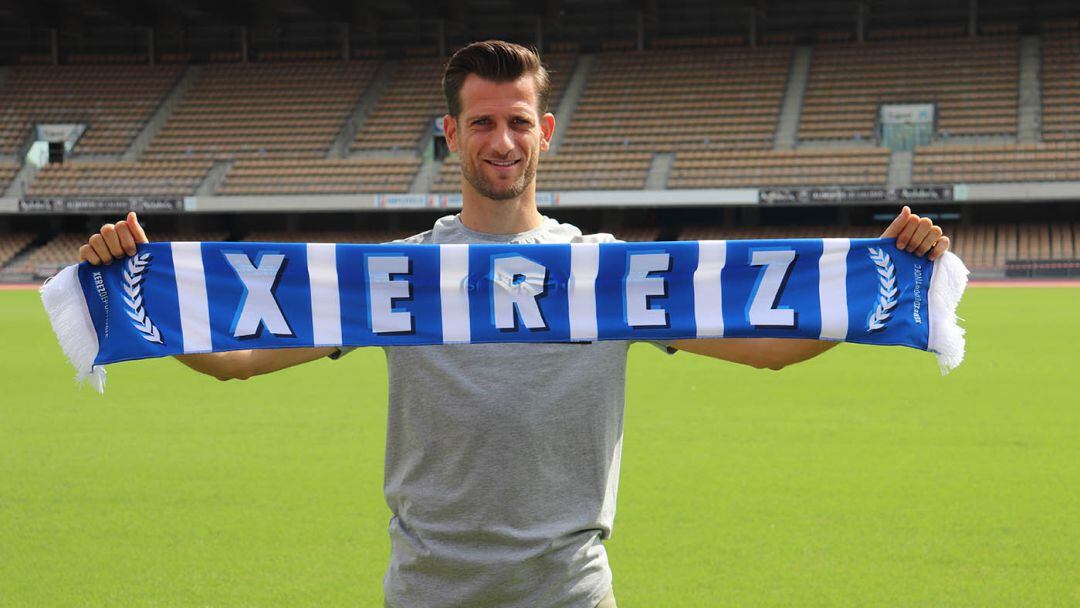 Mayor presentado como jugador del Xerez DFC