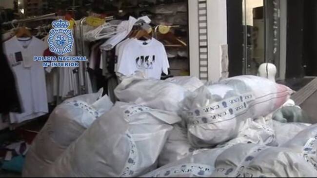 Entre el material falsificado se encontraban colonias, perfumes, objetos de regalo, bisutería, ropa y calzado, entre otros.