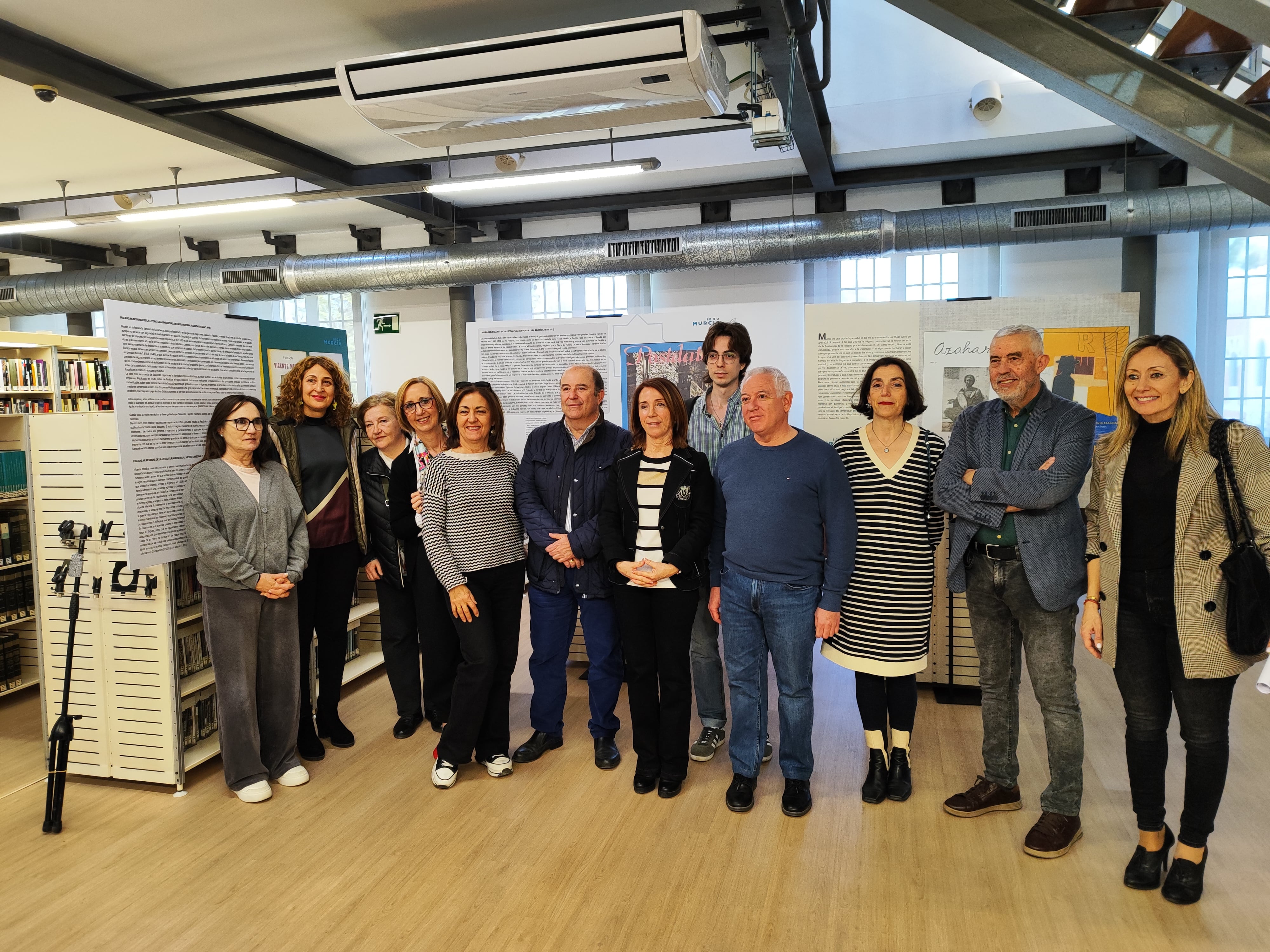 La concejal de Educación, Belén López, en la presentación del ciclo "Mil y una noches de lectura" por el 1200 aniversario de la ciudad de Murcia en la Biblioteca Río Segura.
