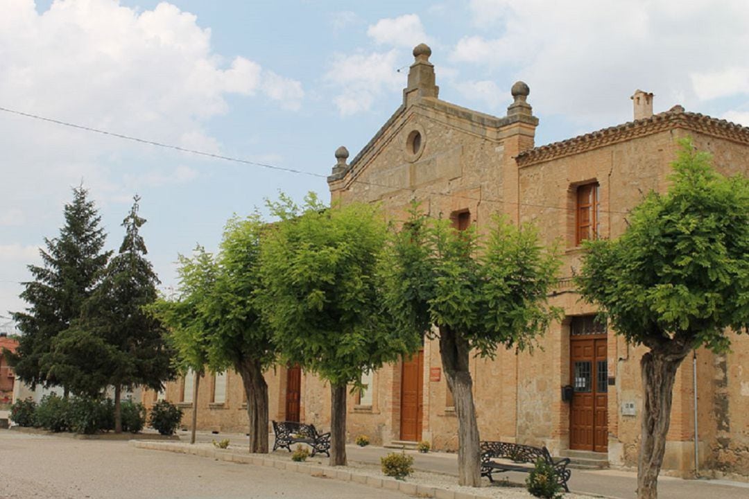 Edificio de las escuelas de Vadocondes