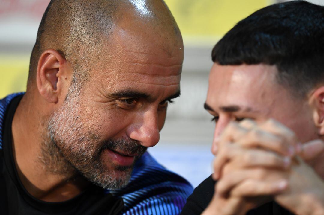 Pep Guardiola y Phil Foden