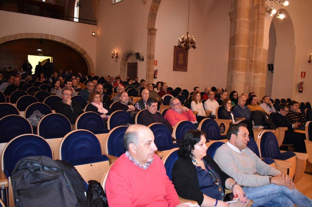 Reunión de Alcades en el Aula Magna Tirso de Molina