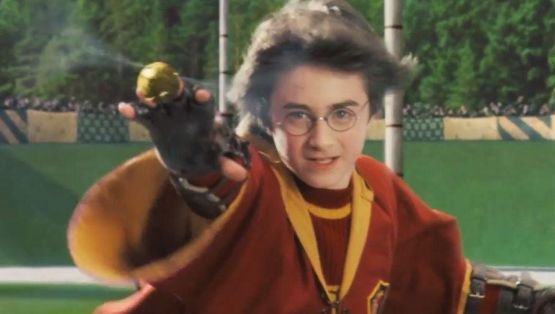 Harry Potter durante uno de sus partidos de Quidditch.