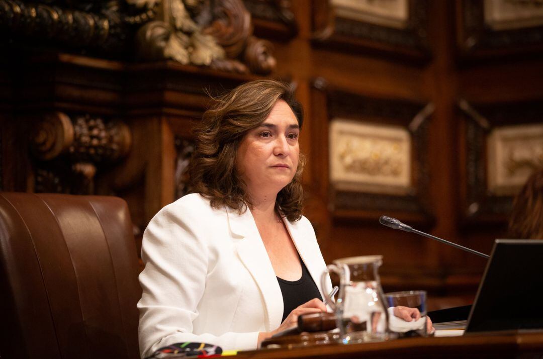 La alcaldesa de Barcelona, Ada Colau, durante la primera sesión plenaria del Consejo Municipal del Ayuntamiento de Barcelona, en Barcelona, Catalunya (España), a 26 de junio de 2020 (archivo).