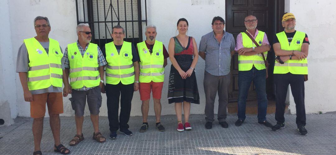 Pedro José Andrino, a la derecha de la portavoz de Mover Parla y ex alcaldesa Beatriz Arceredillo