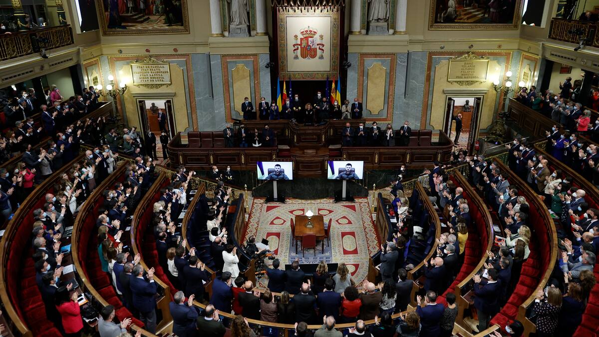 “Los intérpretes tendemos a pasar desapercibidos, eso siempre es buena señal”: El difícil trabajo de traducir un discurso