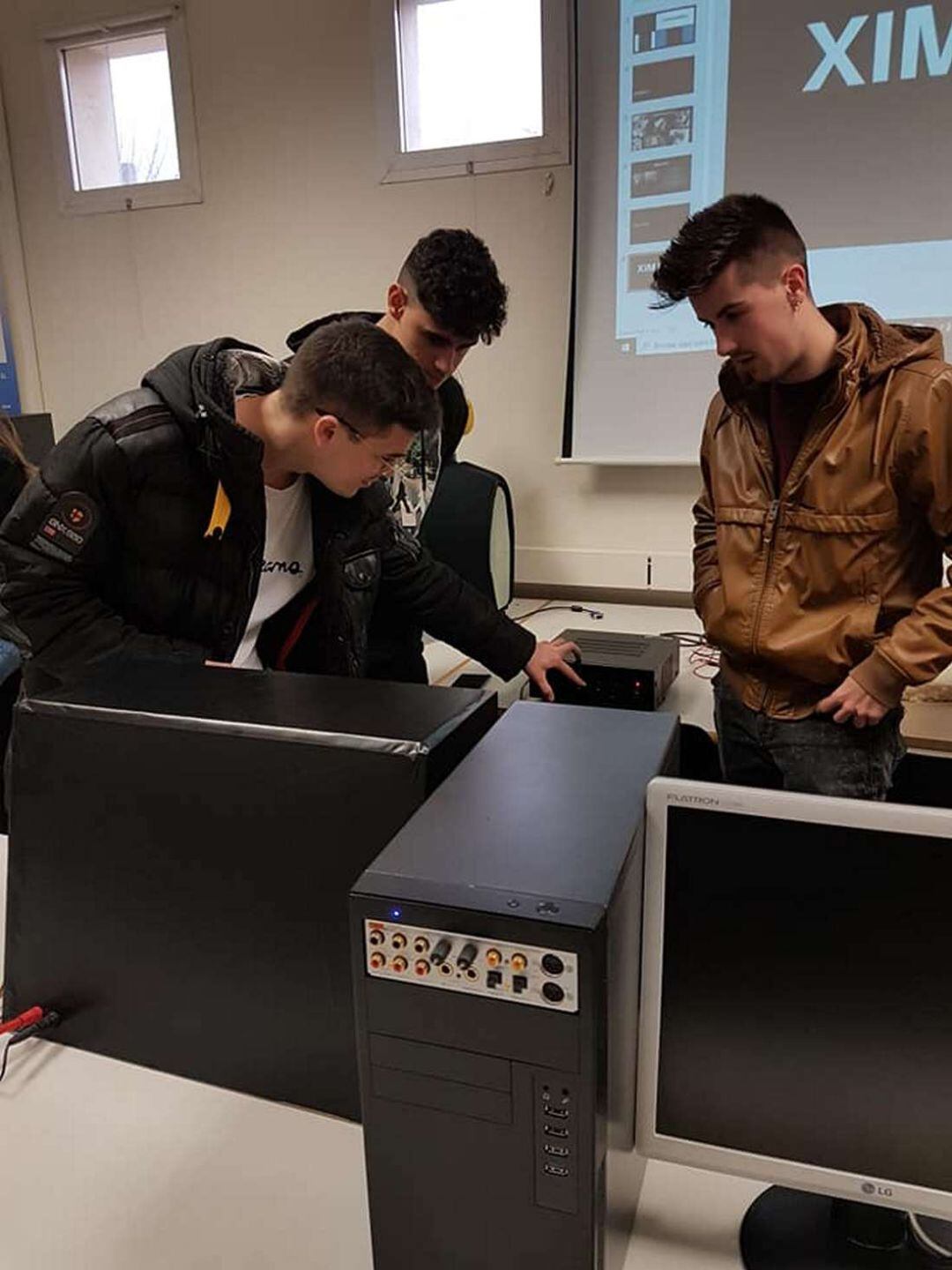 Imagen de archivo de estudiantes del Campus de Gandia