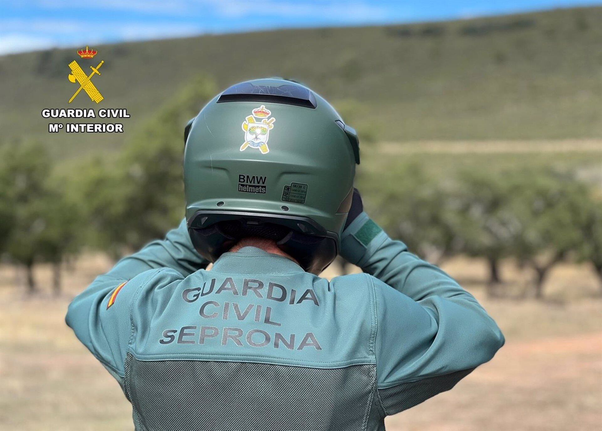Un agente del Seprona de la Guardia Civil