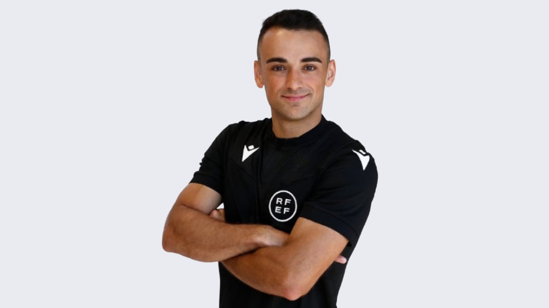 El árbitro del Albacete-Racing.