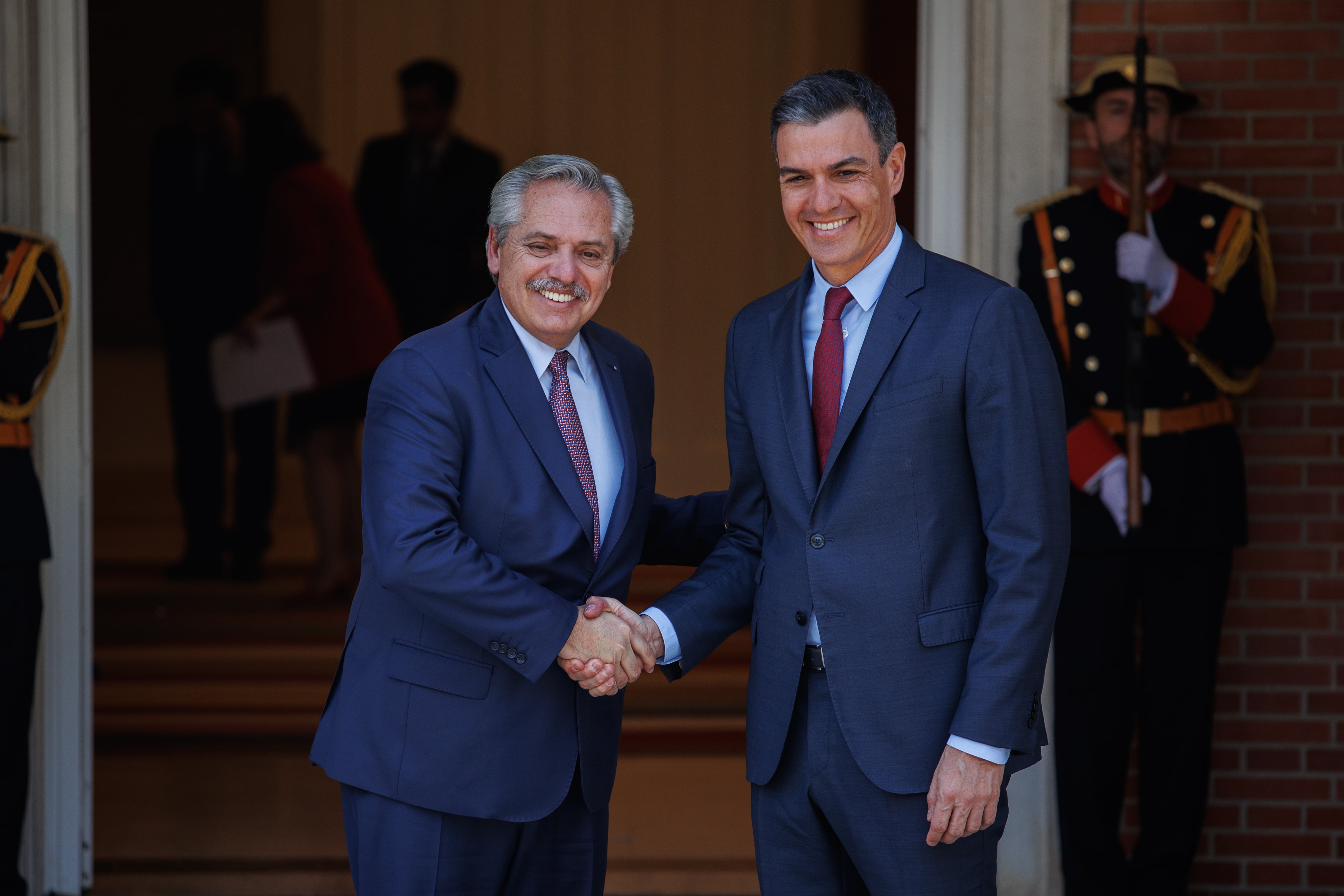 Pedro Sánchez y Alberto Fernández en La Moncloa