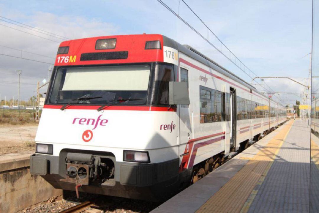 Indignats amb Renfe proclives a una gestión compartida entre Transporte y Generalitat para los cercanías