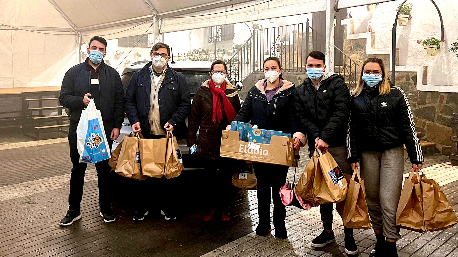 Parte del material donado para la cena