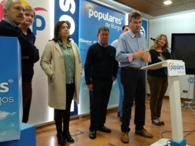 Los miembros de la candidatura del PP en Burgos, en su comparecencia en la noche electoral