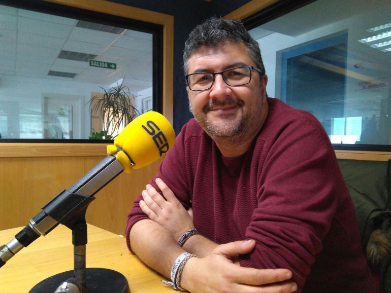 Vera Luque en los estudios de Radio Cádiz