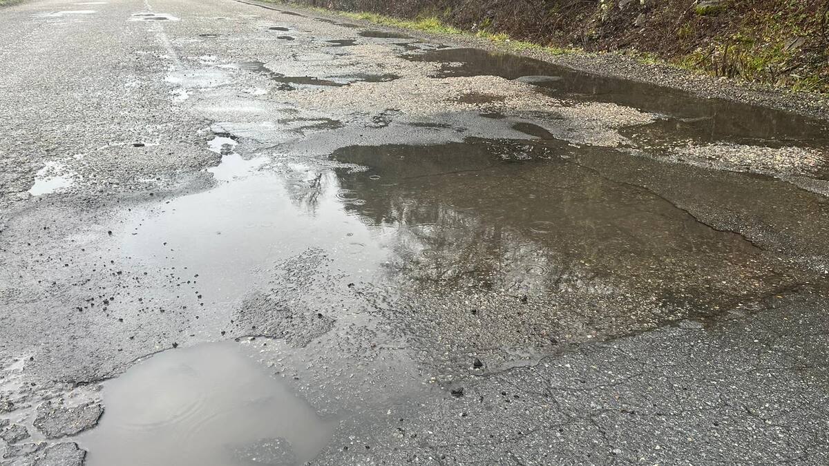 El pedáneo de Anllares advierte: "Si la Junta no arregla la carretera de Valdeprado a Asturias, la cerraremos "