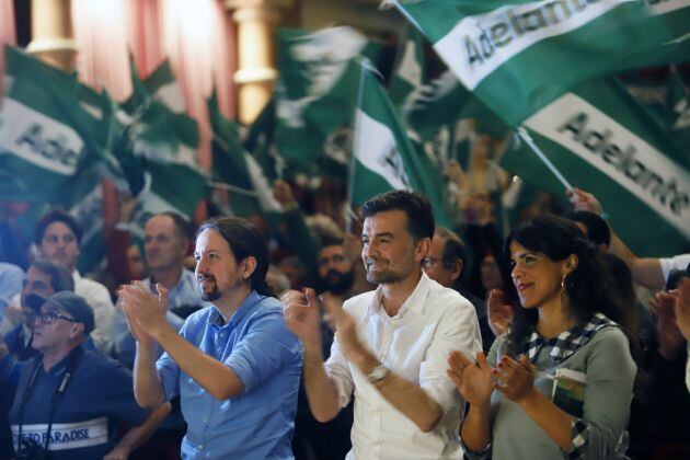 En Torremolinos (Málaga), mitin de cierre de campaña de los candidatos de Adelante Andalucía a la Presidencia y a la Vicepresidencia de la Junta, Teresa Rodríguez y Antonio Maíllo, junto al secretario general de Podemos, Pablo Iglesias