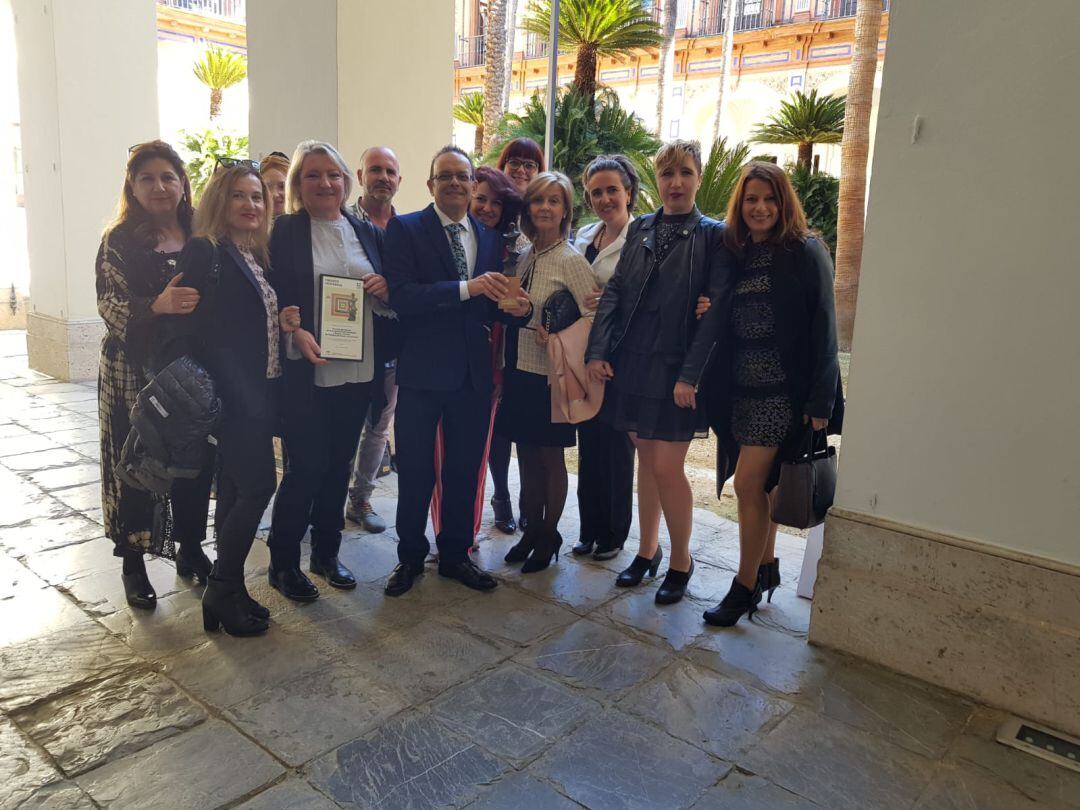 Grupo de acompañamiento a víctimas de violencia de género del Colegio de Psicólogos de Andalucía Occidental, en el palacio de San Telmo.