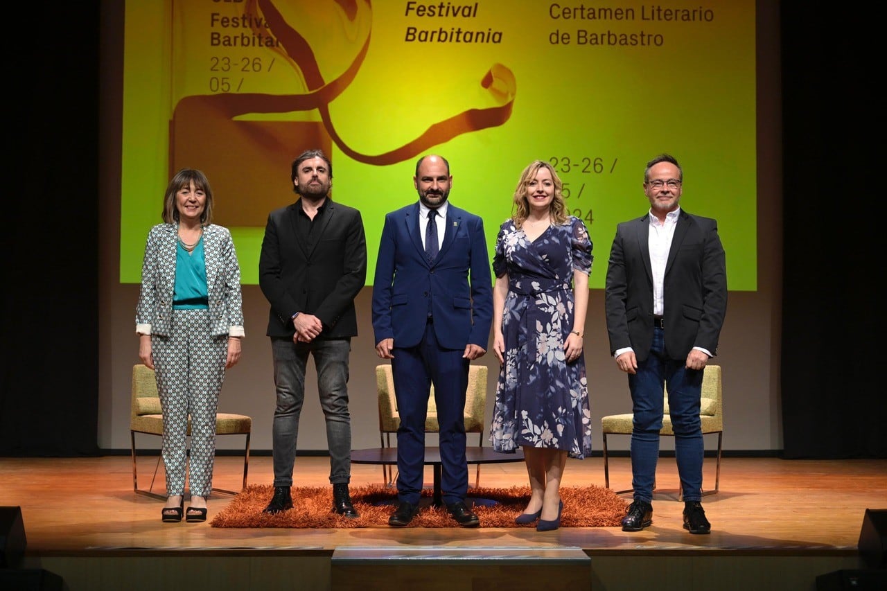 María Ángeles Naval, Fernando Torres, Pilar Abad con los ganadores de los premios de este año, Leonardo Cano y Antonio Praena