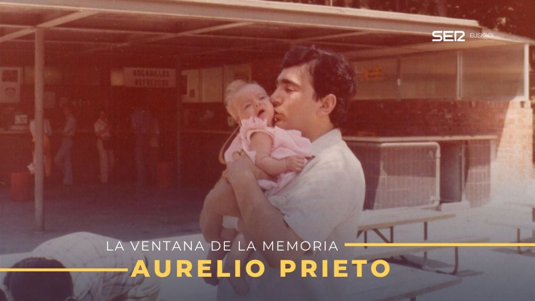 Aurelio Prieto con su hija recién nacida