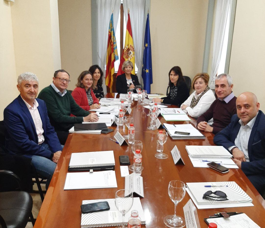 La delegada del Consell, Antonia Moreno, preside la reunión con los directores territoriales