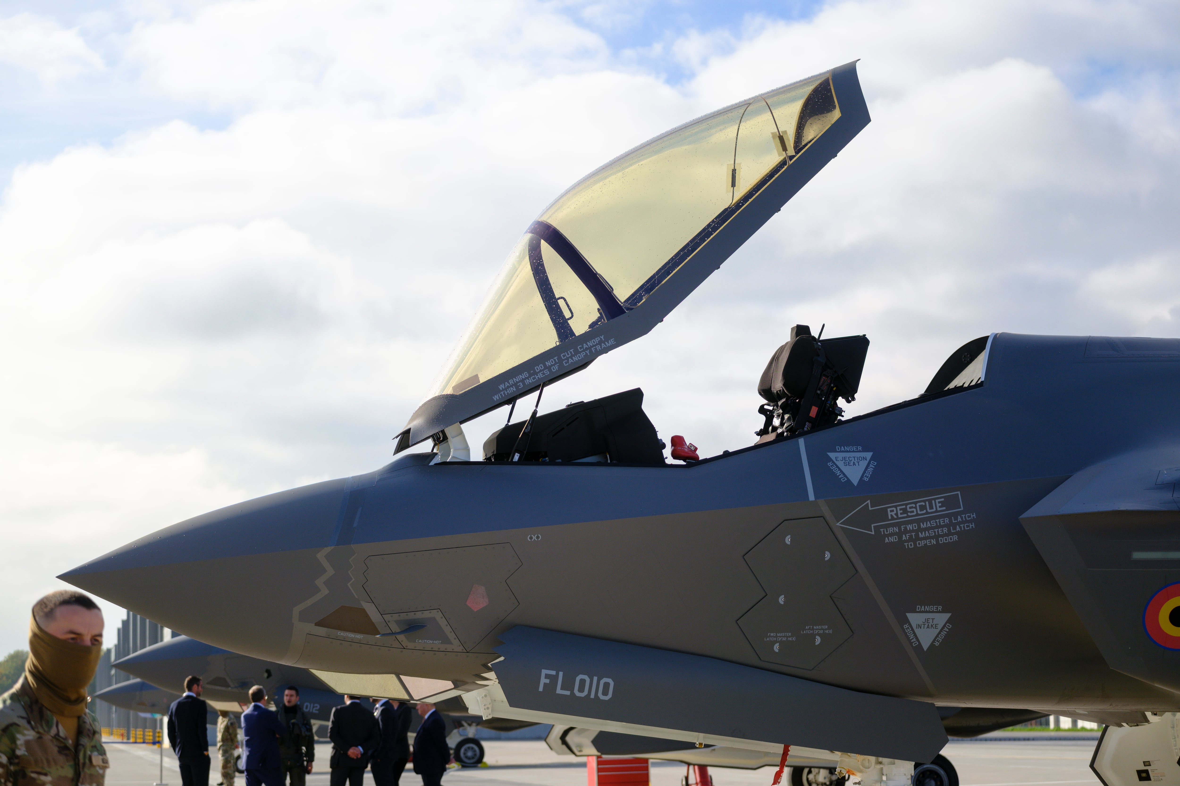 La cabina abierta de un F-35 en Bruselas