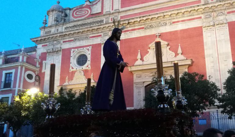 El Cautivo de Torreblanca a su paso ante la Colegiata del Salvador