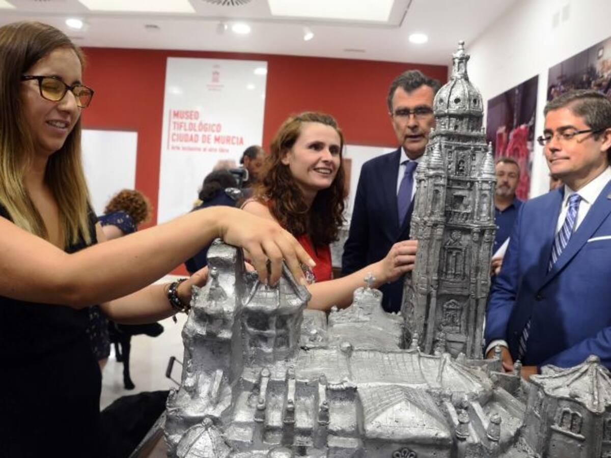 Los invidentes pueden sentir la Catedral y la Fuensanta