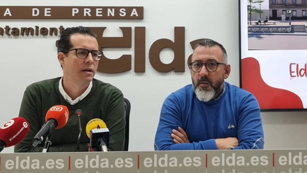 Rubén Alfaro, alcaldes de Elda, y el edil de Servicios Públicos Sostenibles de Elda, José Antonio Amat (D)