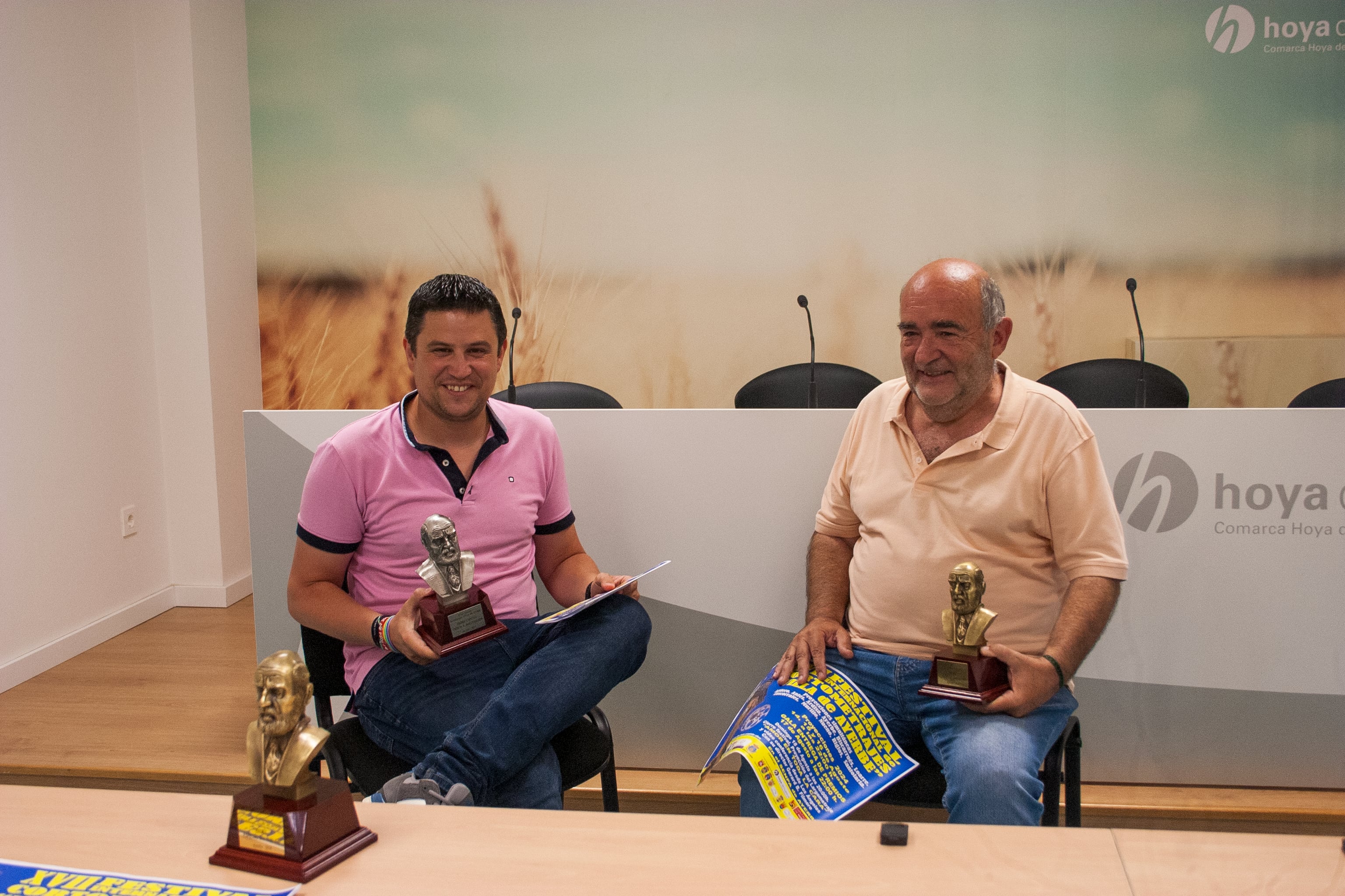 Antonio Biescas, alcalde de Ayerbe y Alejandro Salcedo, representante de la Asociación Ayerbe Film Festival