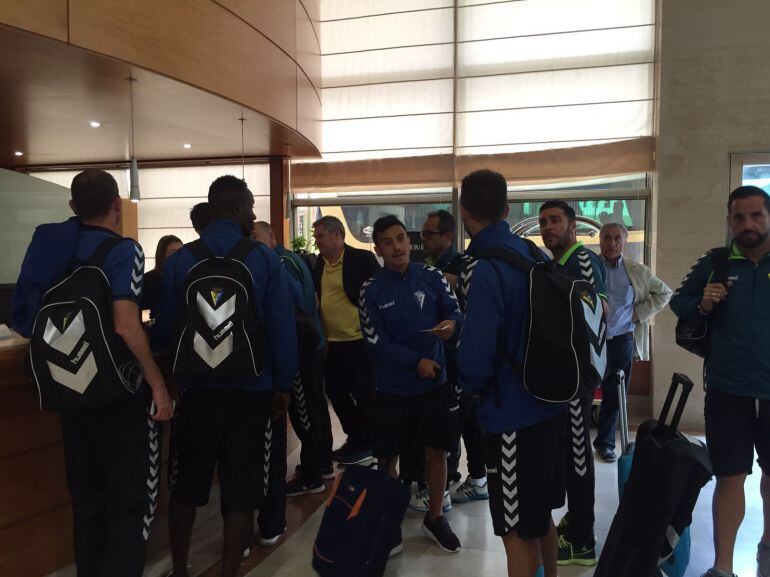 Los jugadores del Cádiz en el hotel de concentración en Ferrol