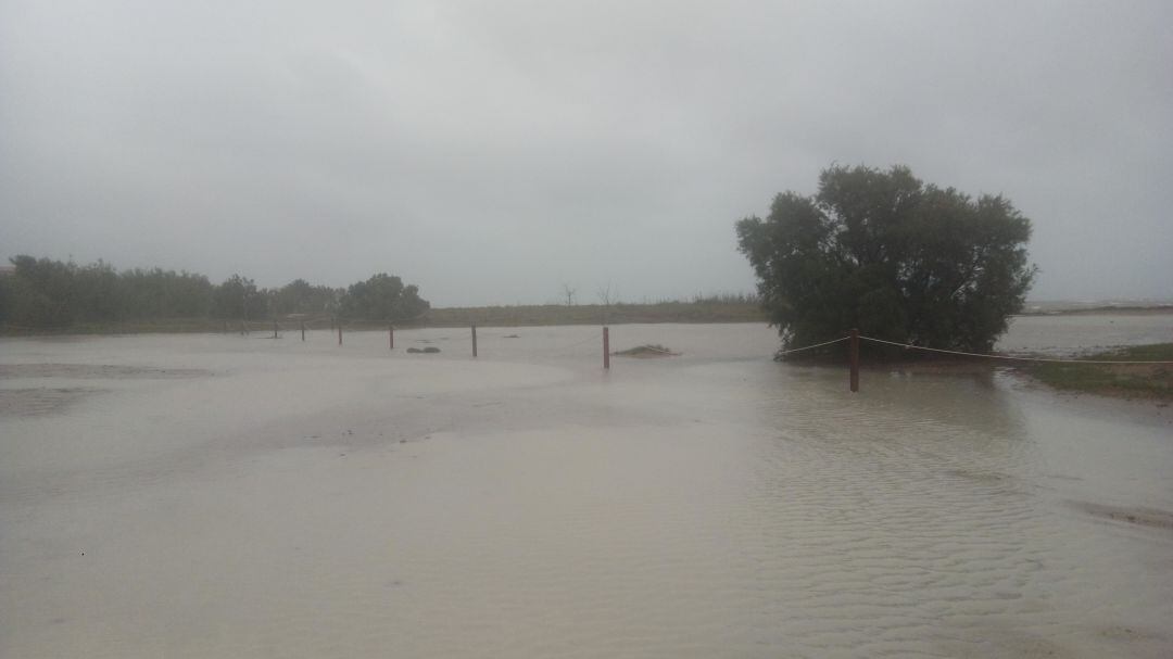 Playa Punta del Raset, en Dénia, durante la gota fría de la Semana Santa de 2019.