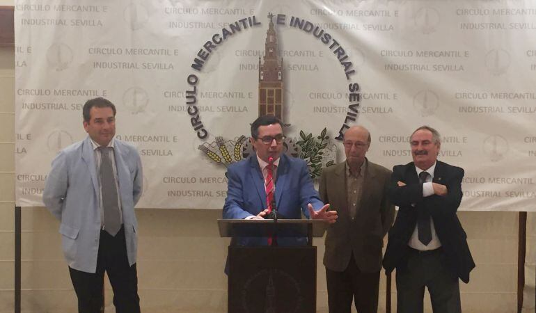 Práxedes Sánchez se dirige a los presentes tras ser reelegido como presidente del Círculo Mercantil de Sevilla para los próximos 4 años