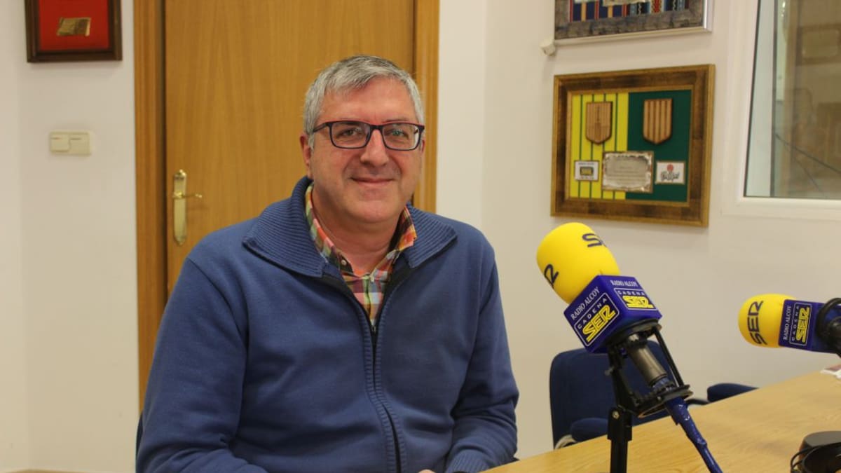 El exalcalde de Agres se sienta en el banquillo por el cobro irregular de su salario municipal