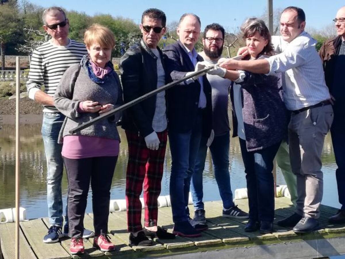 Miranda vuelve a la ría de O Burgo para asegurar que no se ha hecho "nada"